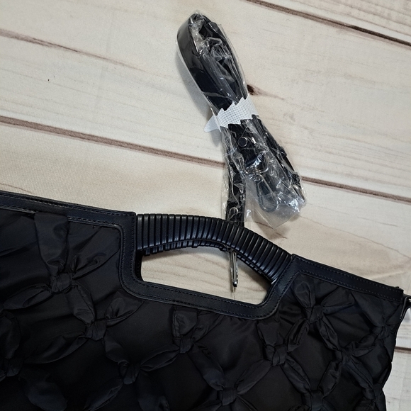 Moda Luxe Svelte Tote - Picture 5 of 12